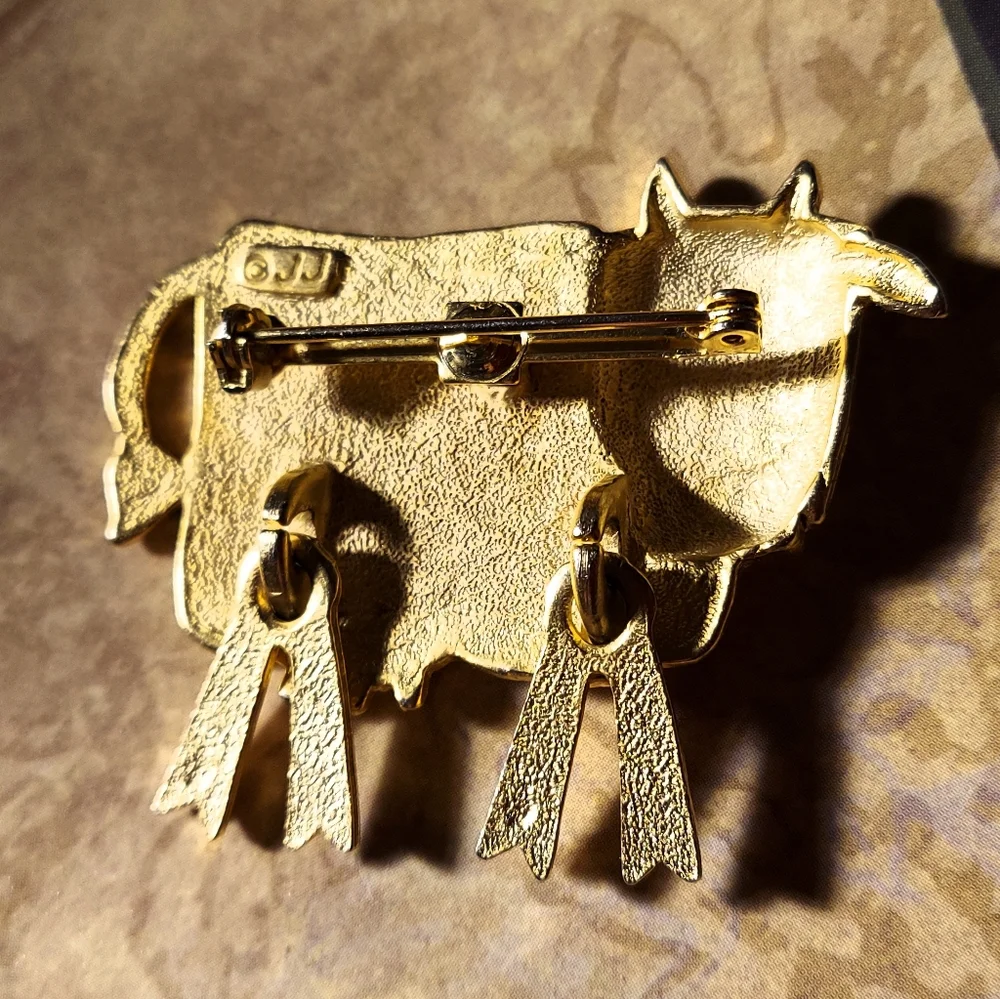 "Saturday Special" Jonette Jewelry Cow Brooch Pin Signed JJ Gold Tone + Gift Bag - Picture 2 of 3